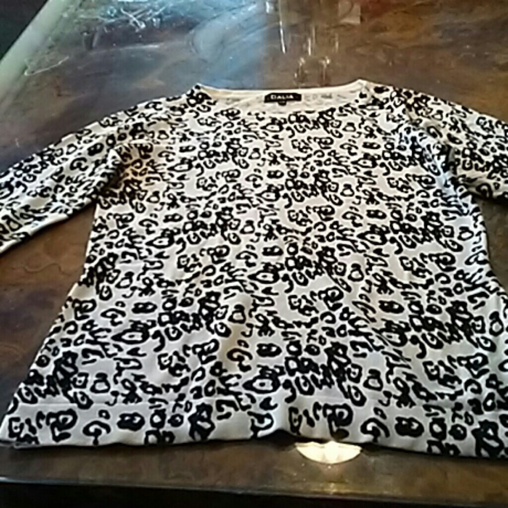 DAHLIA COLLECTION ANIMAL PRINT SWEATER L